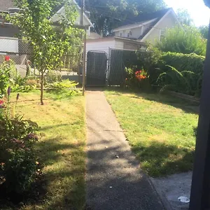 Quiet-comfy 3 Bedroom On A Tree Lined Street In Kits Holiday home Vancouver