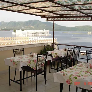 raj-niwas-udaipur.udaipurhotels.org/